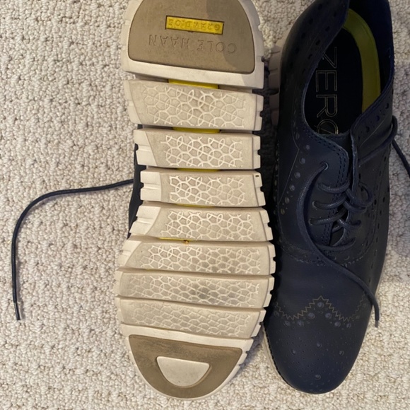 Men’s, Cole Hahn, navy, lace up shoe, great condition, 8.5. - Picture 3 of 3